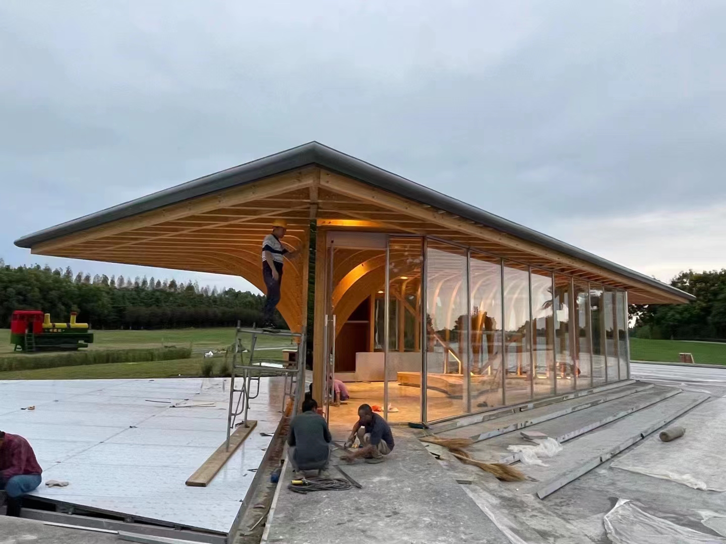 不锈钢镜面蜂窝板