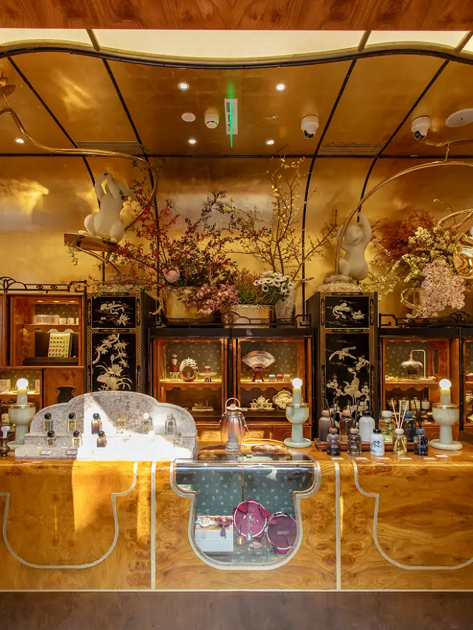 LOEWE携手哈啰推出“金色骑旅”限时体验/喜茶首家海外LAB店在美国纽约时代广场开业