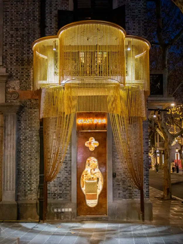 LOEWE携手哈啰推出“金色骑旅”限时体验/喜茶首家海外LAB店在美国纽约时代广场开业