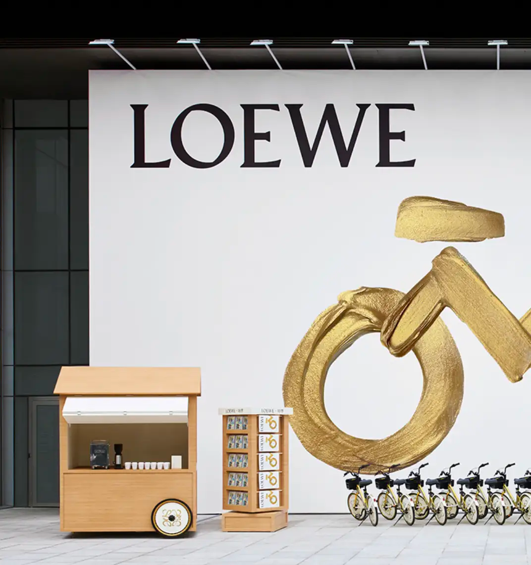 LOEWE携手哈啰推出“金色骑旅”限时体验/喜茶首家海外LAB店在美国纽约时代广场开业