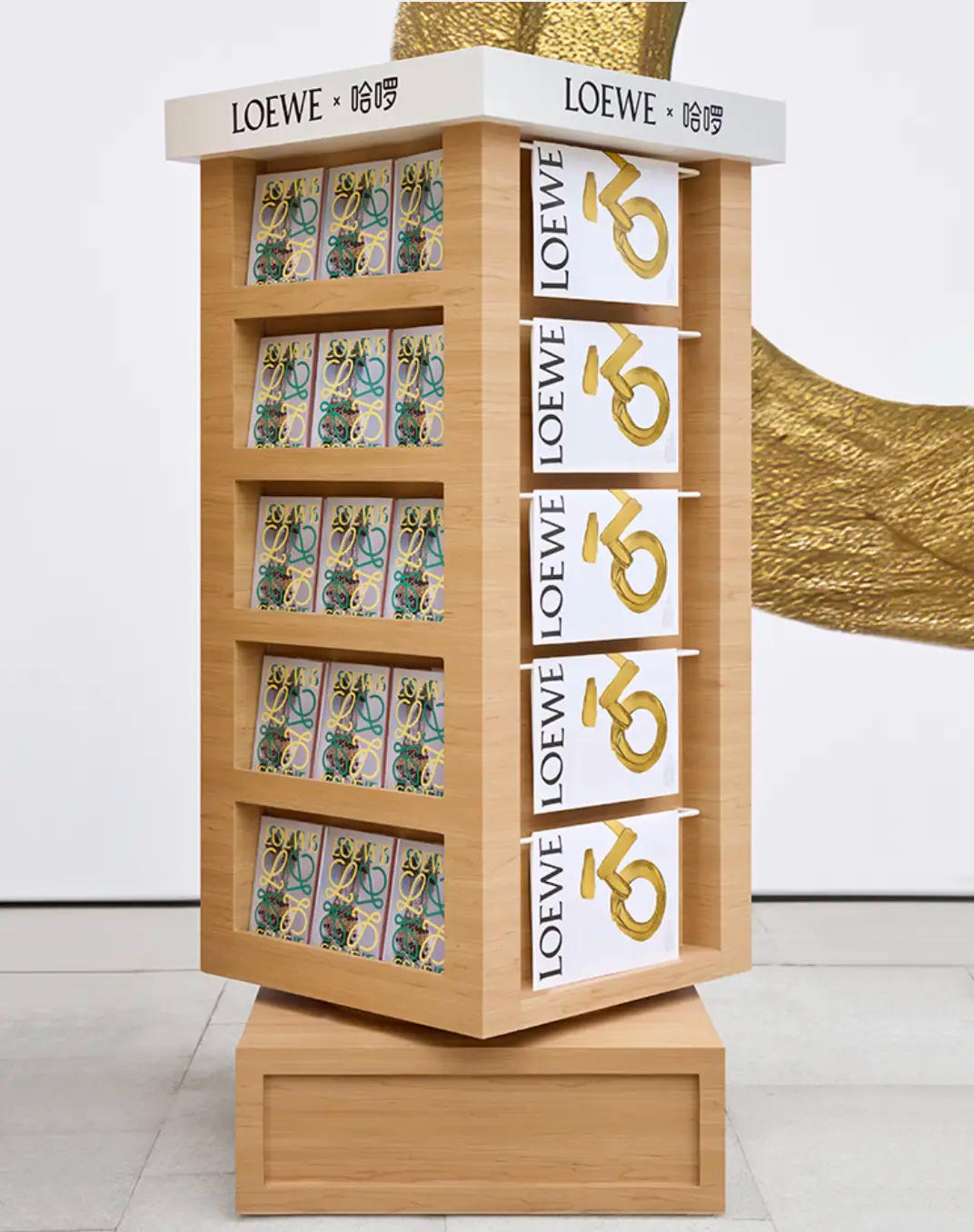 LOEWE携手哈啰推出“金色骑旅”限时体验/喜茶首家海外LAB店在美国纽约时代广场开业