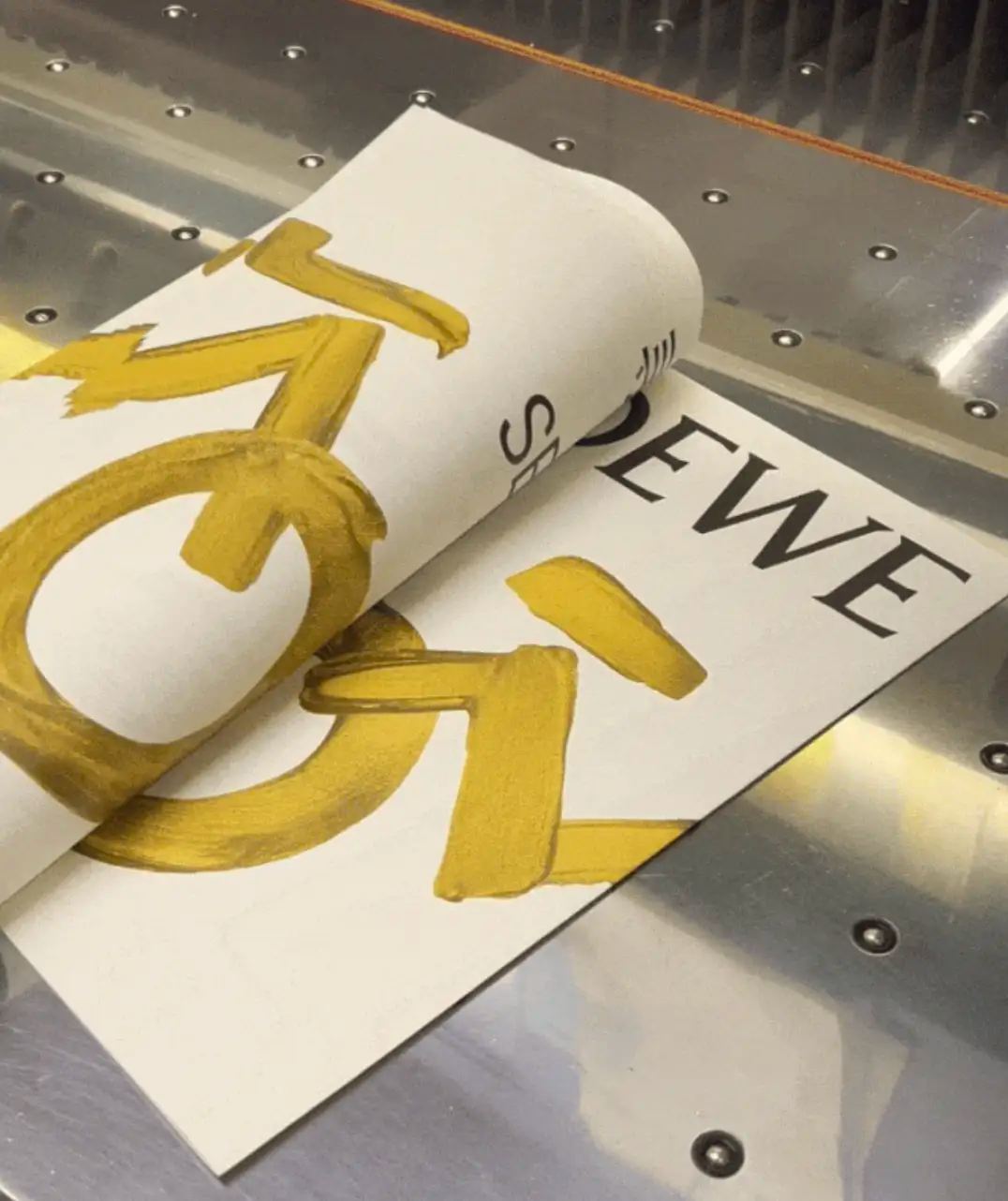 LOEWE携手哈啰推出“金色骑旅”限时体验/喜茶首家海外LAB店在美国纽约时代广场开业