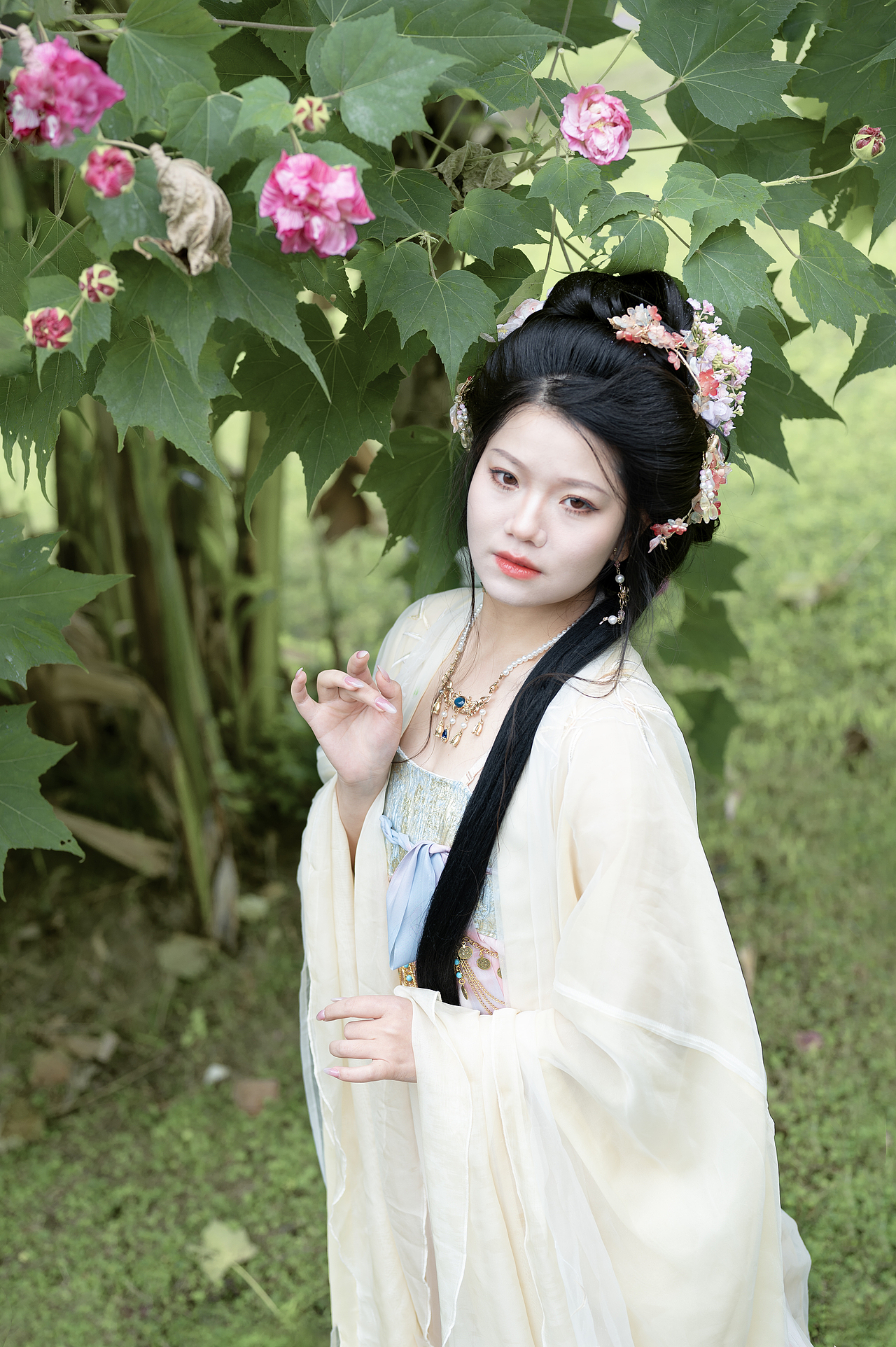 “风有约,花不误”