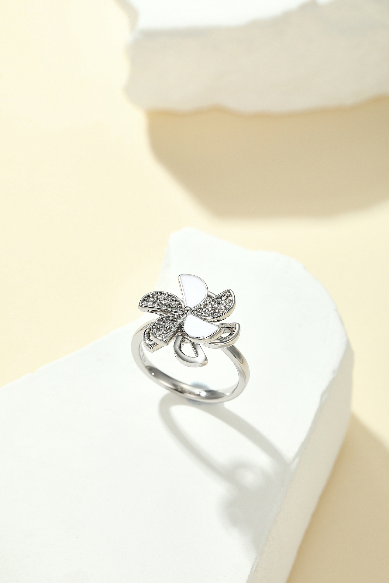 【珠宝拍摄】电商简约风格首饰拍摄 饰品首饰拍摄（图ZMzg2NTY0NzY0） - 产品摄影 - 站酷设计师摄影师素谦原创素材 - 站酷ZCOOL