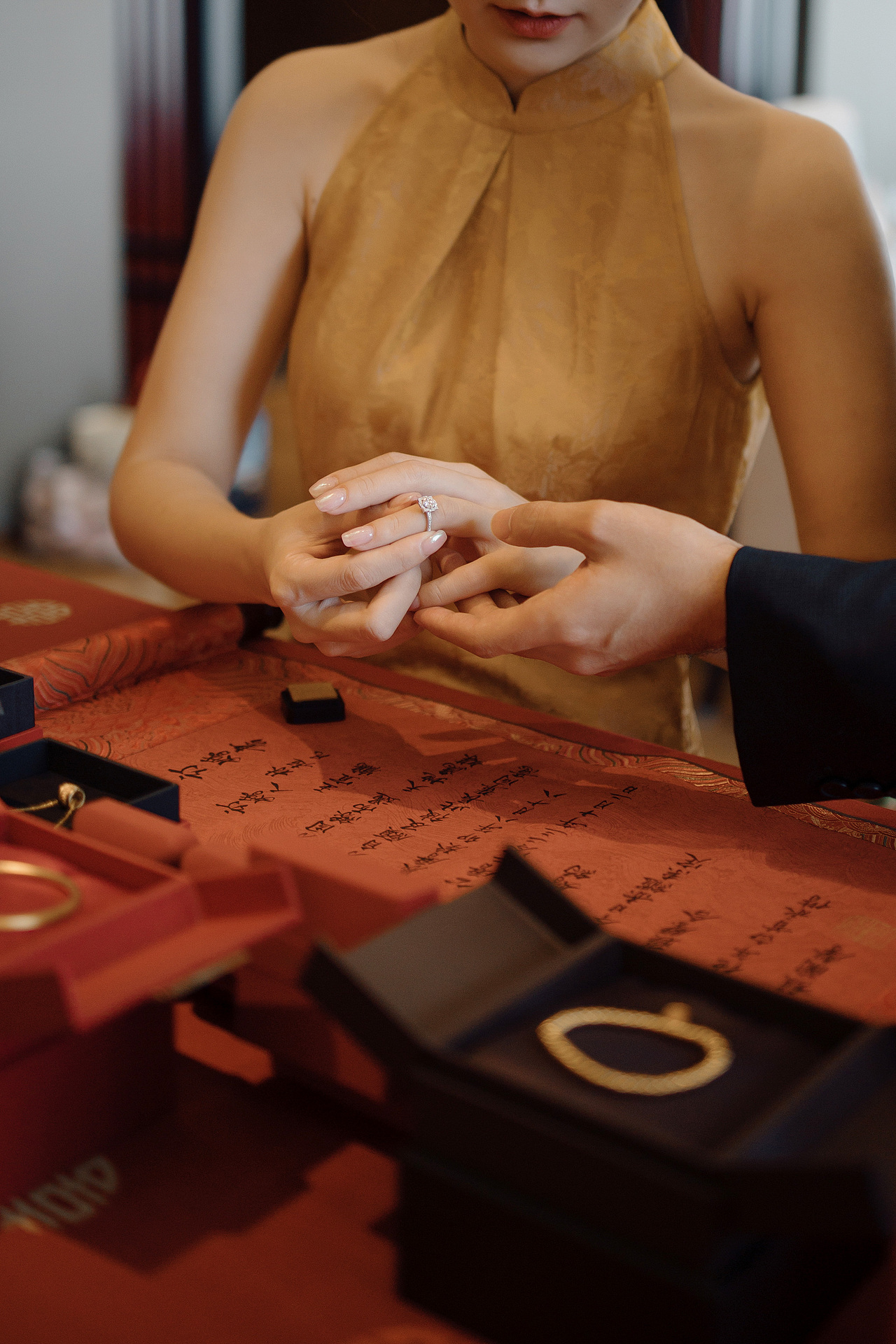 爱意公之于众 | 订婚跟拍（图ZMzg2NjIxNzE2） - 人像摄影 - 站酷设计师是桶桶酱吖原创素材 - 站酷ZCOOL