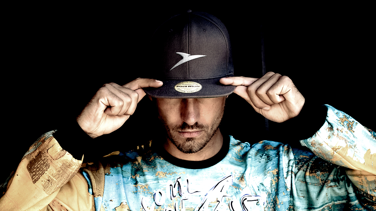 海澜之家黑鲸品牌logo