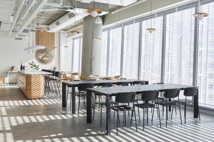 墙壁采用类似于混凝土的纹理清洗技术完成 营造出原始的工业感（图ZMTUwMzk4ODQ=） - 资讯 - 站酷设计师凯悦办公装修原创素材 - 站酷ZCOOL