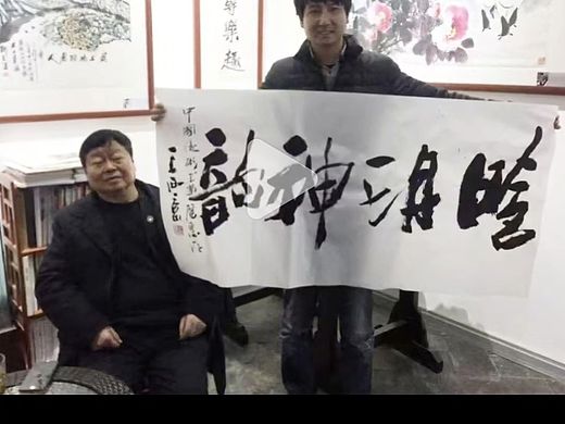 吴晗玥是国内著名青年书画家，书画大师王西京为吴晗玥