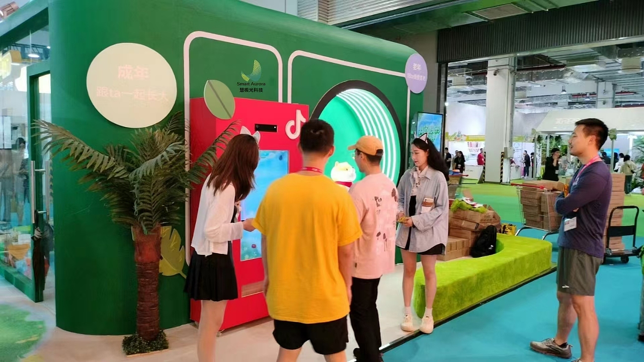 体感扭蛋机|互动式游戏|体感接物装置|扭蛋机抽奖游戏（图ZMzg2NzUyMTg4） - 人机交互 - 站酷设计师慧极光互动装置原创素材 - 站酷ZCOOL