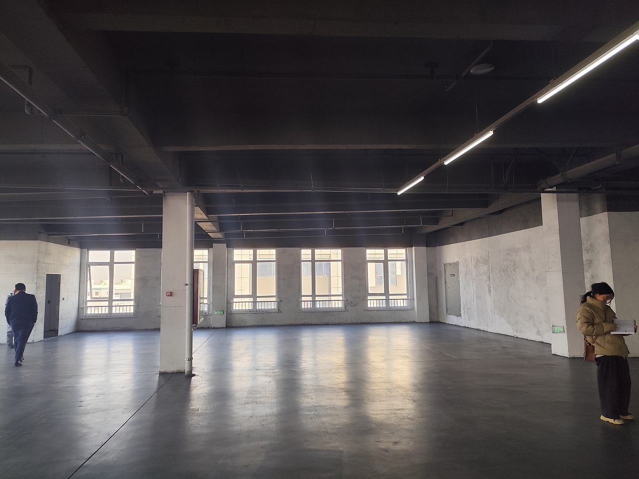 日常动态丨今日来量房的人有点多 厂房办公