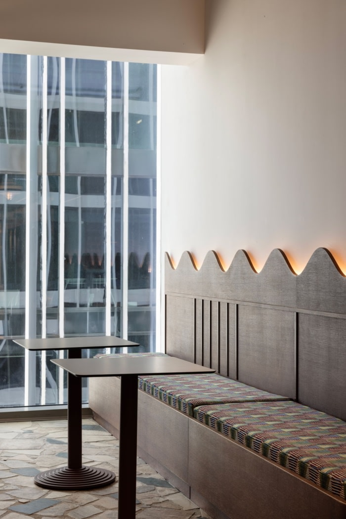 受沙漠景观启发的自然色彩和纹理经过精心挑选 营造出平静的氛围