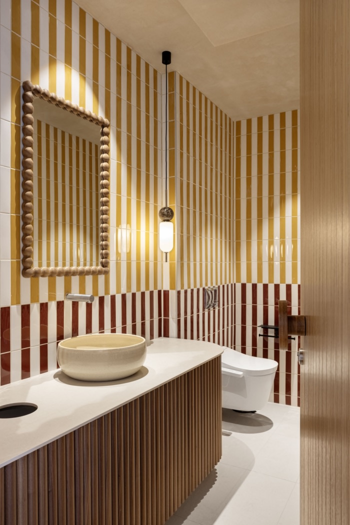 受沙漠景观启发的自然色彩和纹理经过精心挑选 营造出平静的氛围