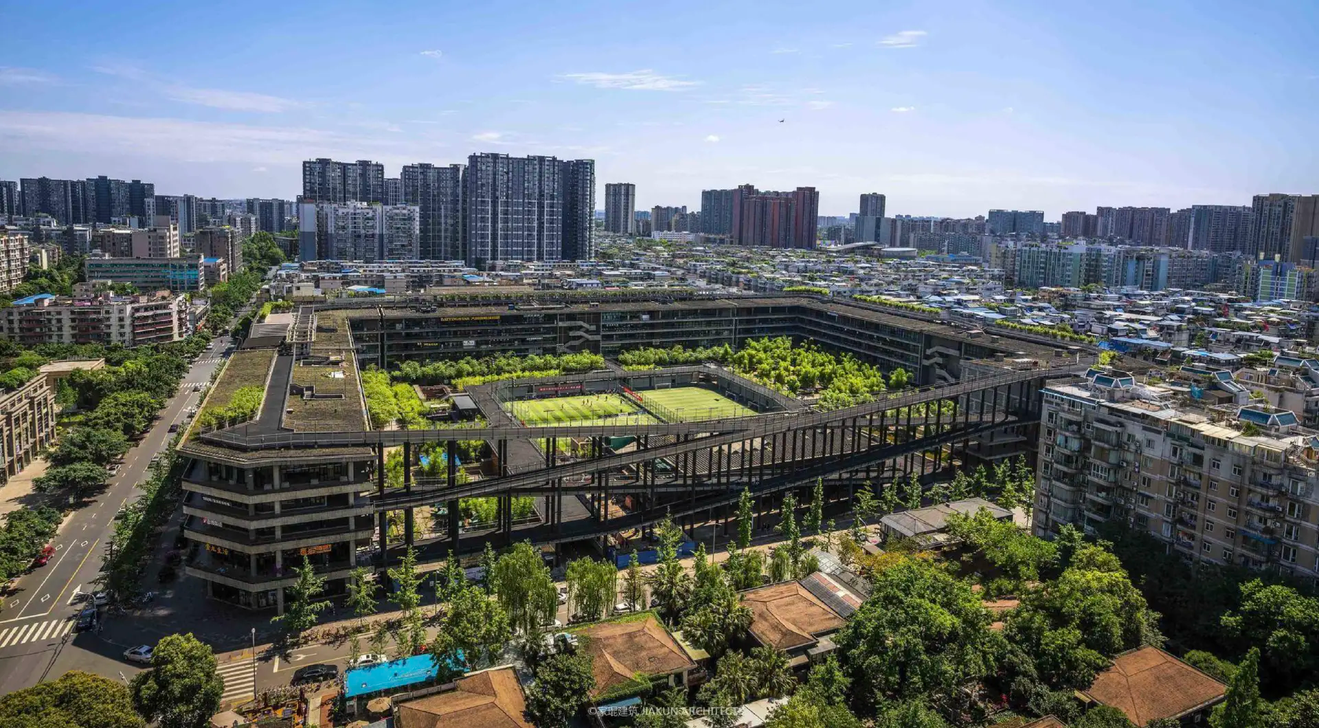 中国建筑师刘家琨获普利兹克建筑奖/雷军喊话改进新能源绿牌设计/神龙汽车发布示界LOGO