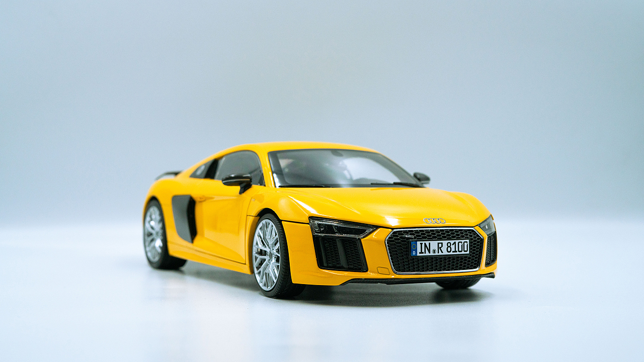 Audi R8 V10 plus coupe 1:18 iScale