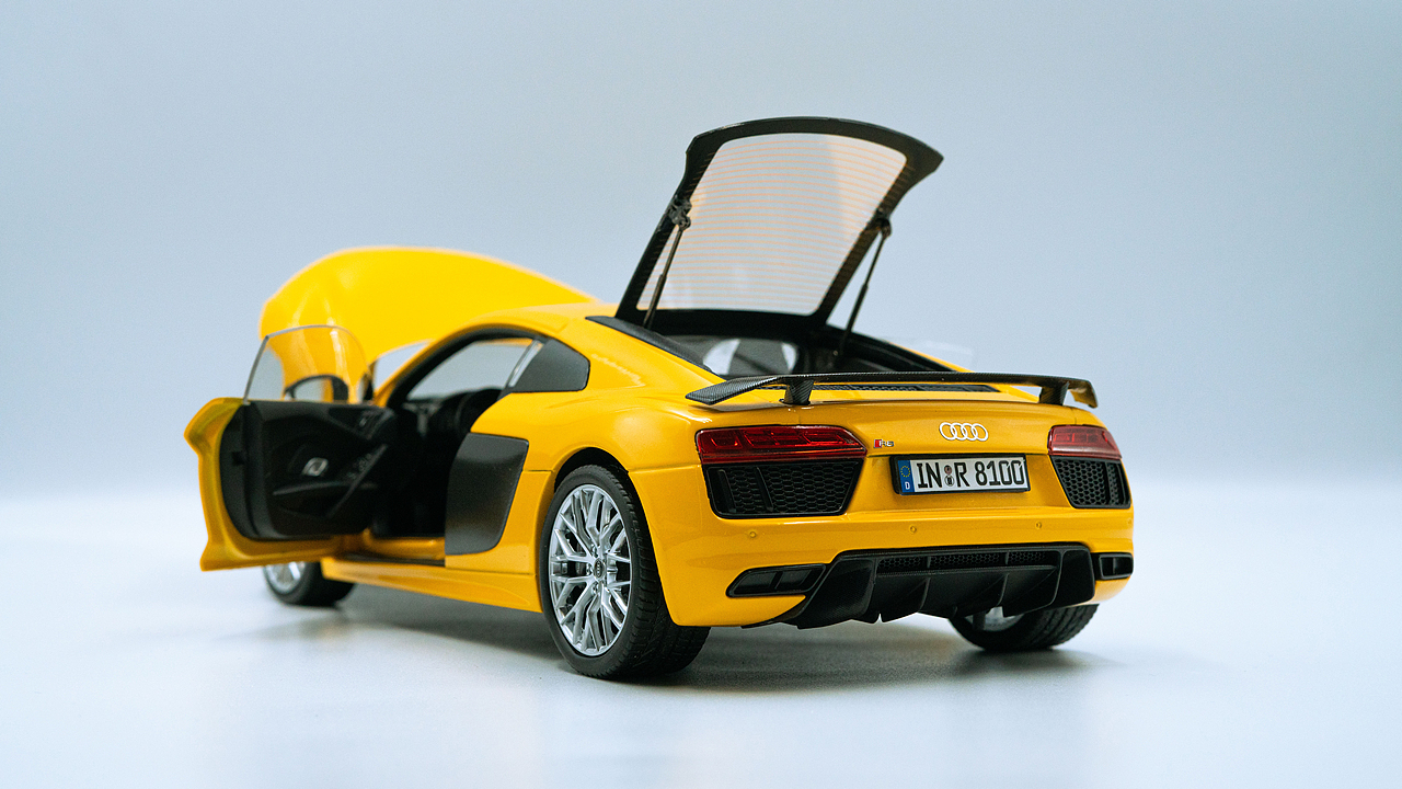 Audi R8 V10 plus coupe 1:18 iScale