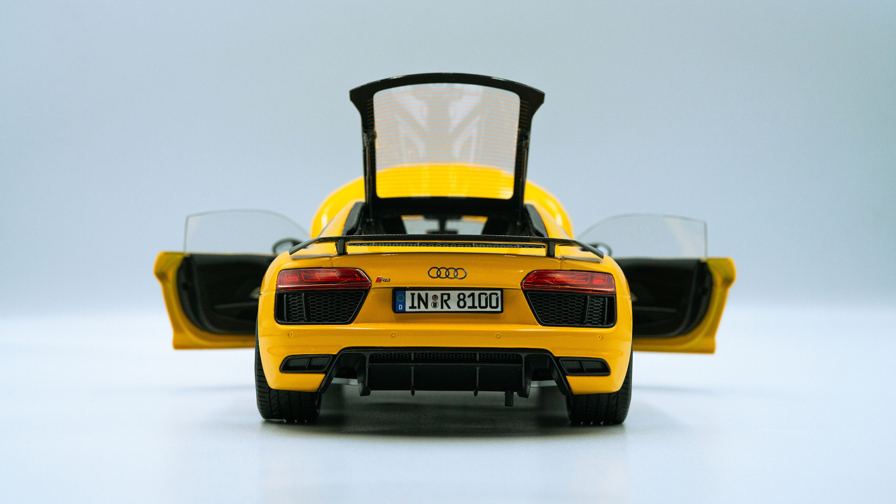 Audi R8 V10 plus coupe 1:18 iScale