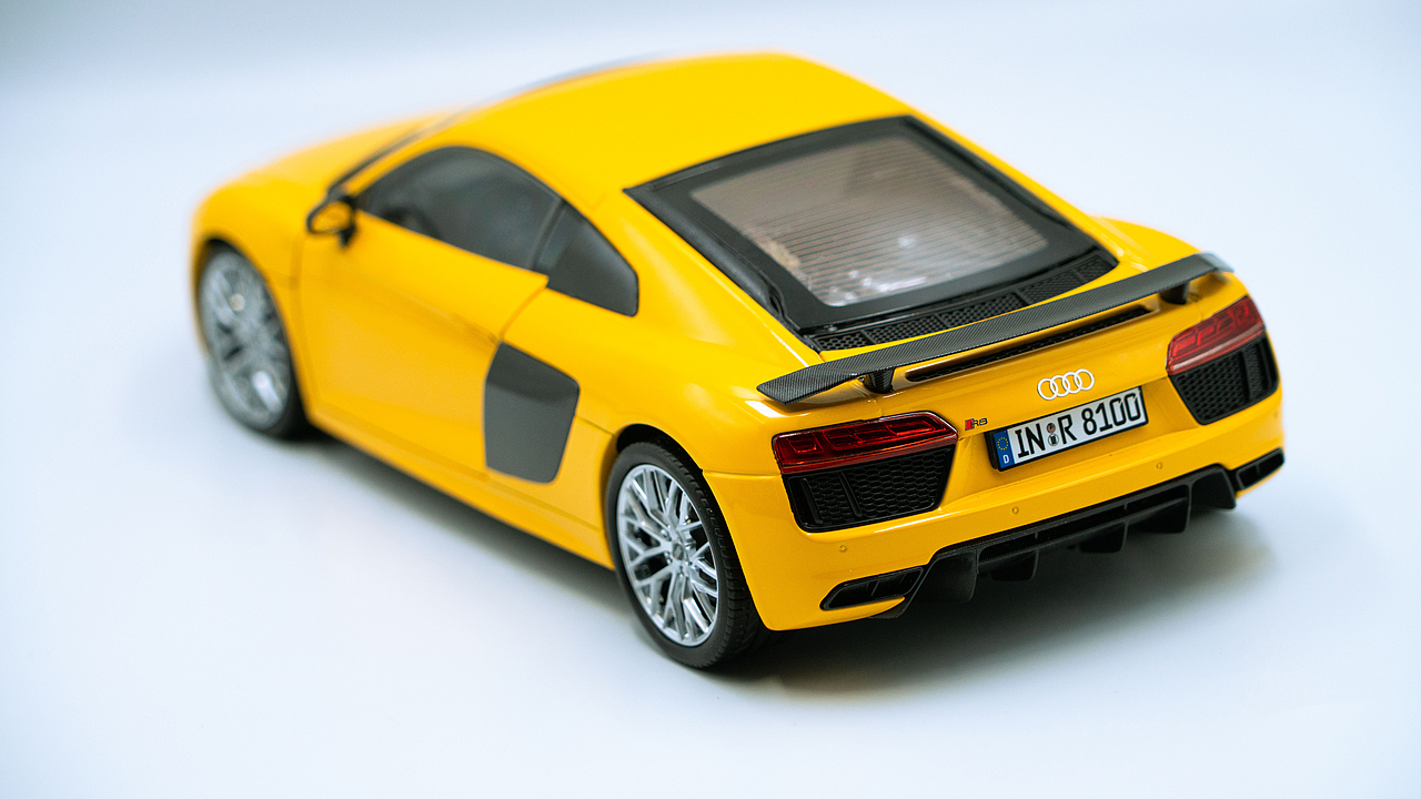 Audi R8 V10 plus coupe 1:18 iScale