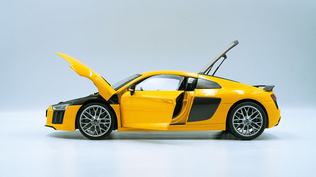 Audi R8 V10 plus coupe 1:18 iScale