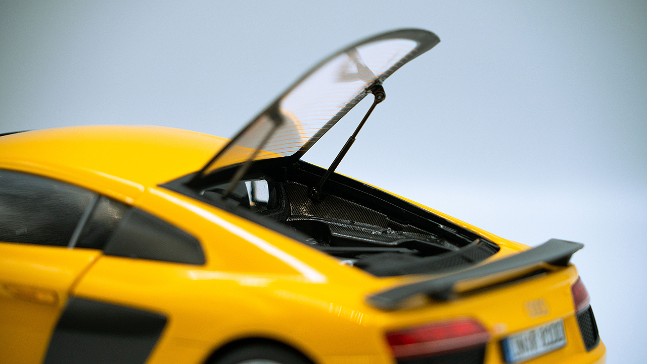 Audi R8 V10 plus coupe 1:18 iScale
