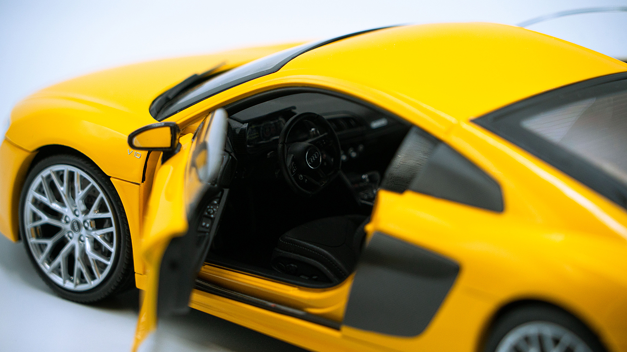 Audi R8 V10 plus coupe 1:18 iScale