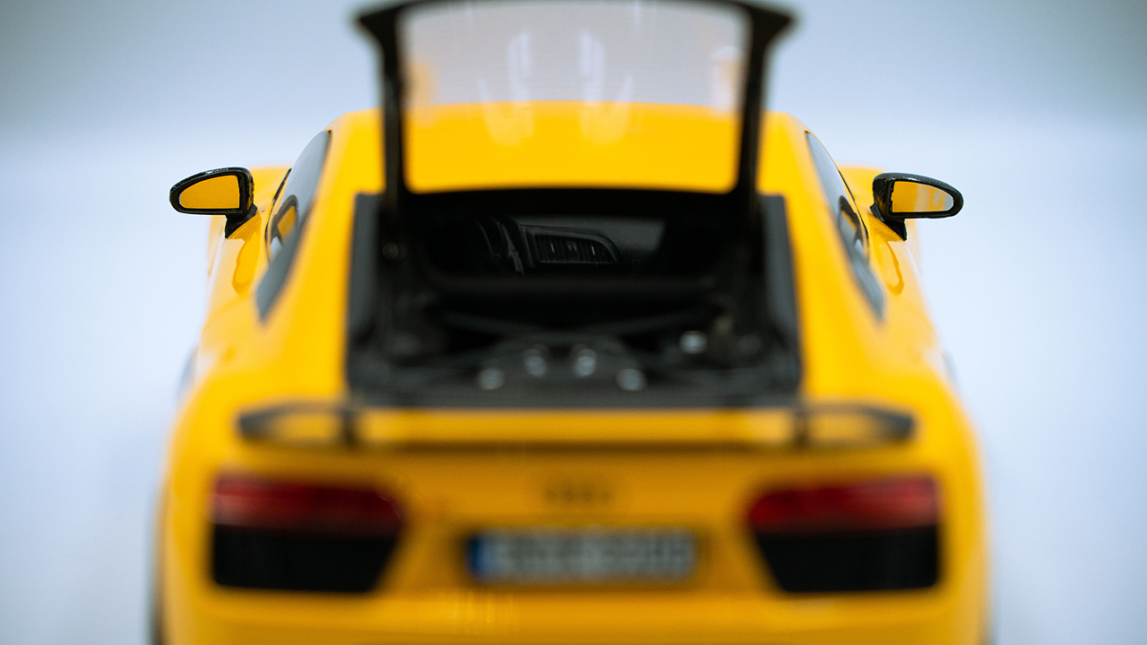 Audi R8 V10 plus coupe 1:18 iScale