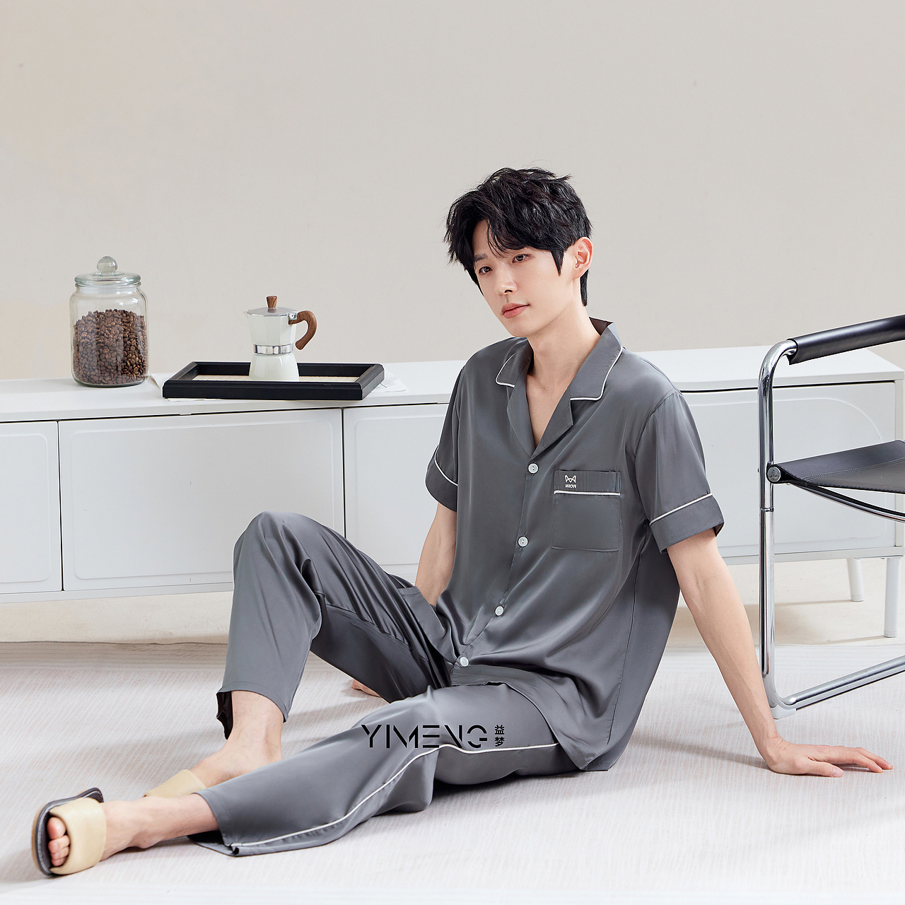 爆款男模冰丝拍摄家居服