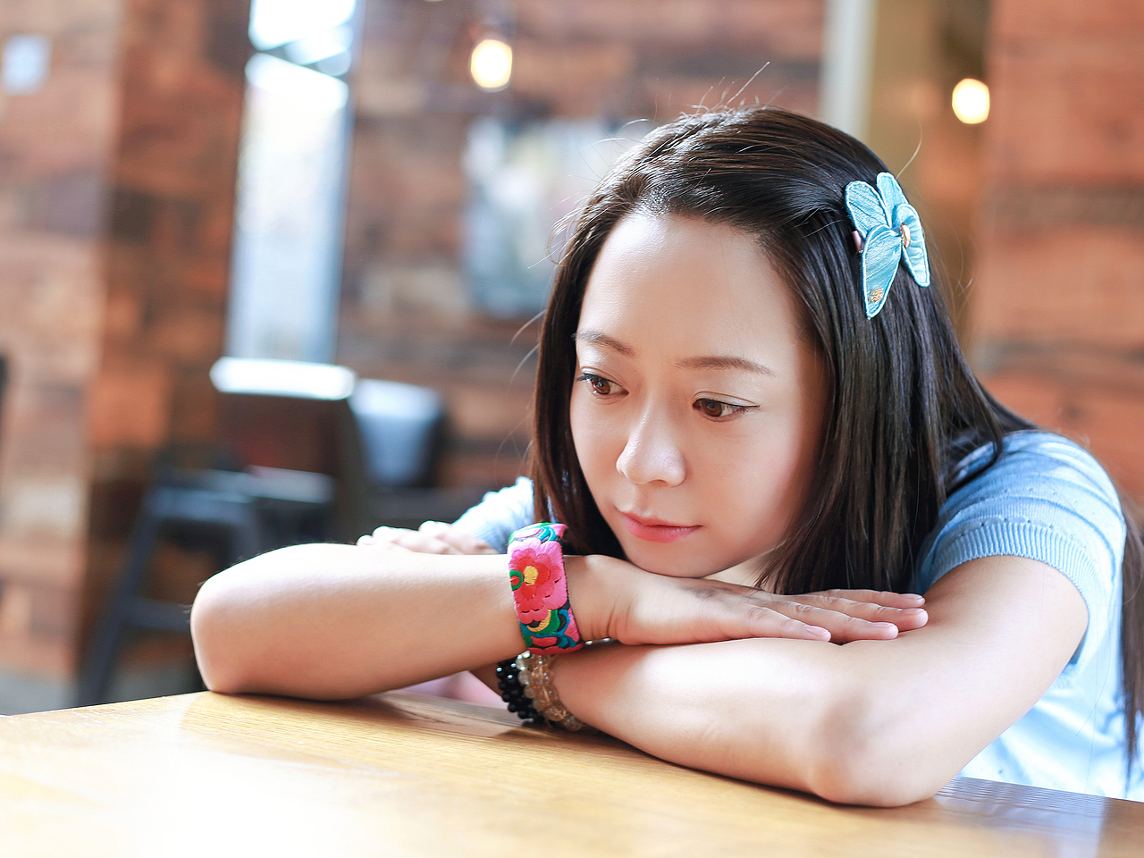 写真约拍 | 书店和文艺女孩的气质邂逅（图ZMzg3MDUzNzMy） - 人像摄影 - 站酷设计师摄影师_罗少原创素材 - 站酷ZCOOL