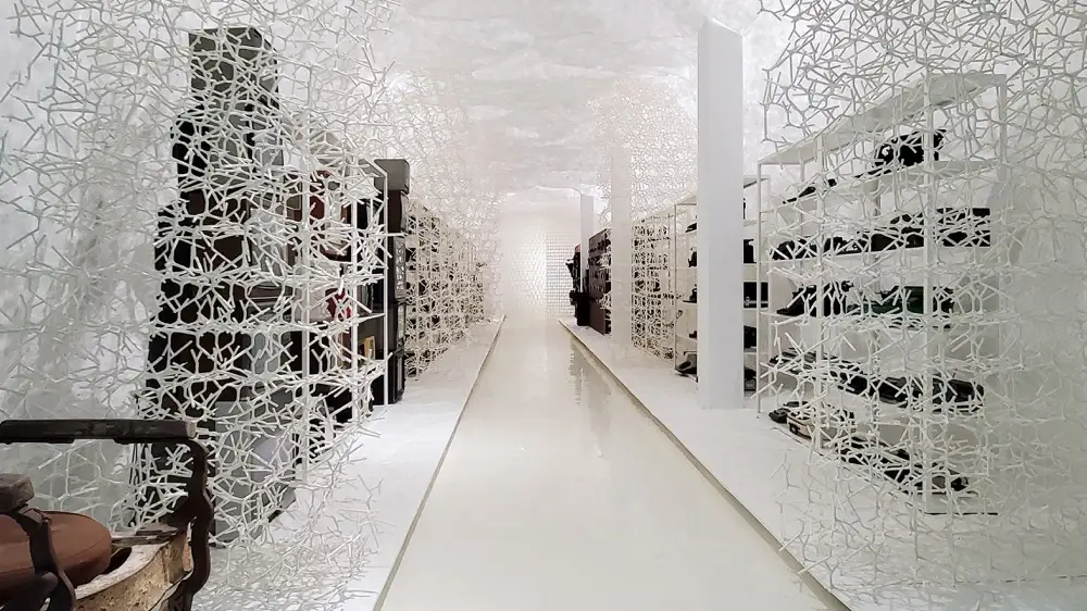 米兰三年展将启幕/杨明洁设计博物馆获德国iF设计金奖/曝苹果正研发带摄像头的AirPods