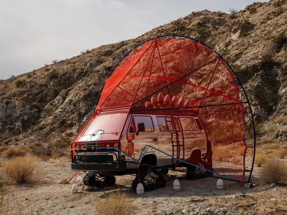 米兰三年展将启幕/杨明洁设计博物馆获德国iF设计金奖/曝苹果正研发带摄像头的AirPods