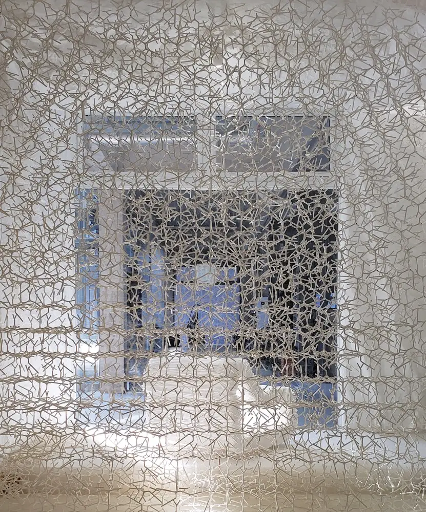 米兰三年展将启幕/杨明洁设计博物馆获德国iF设计金奖/曝苹果正研发带摄像头的AirPods