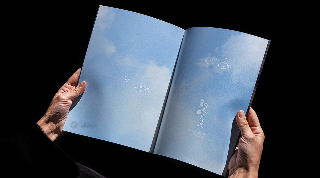 蓝天白云做背景图,给人干净开阔的视野感受,突出环境的美好离不开我们每个人的努力