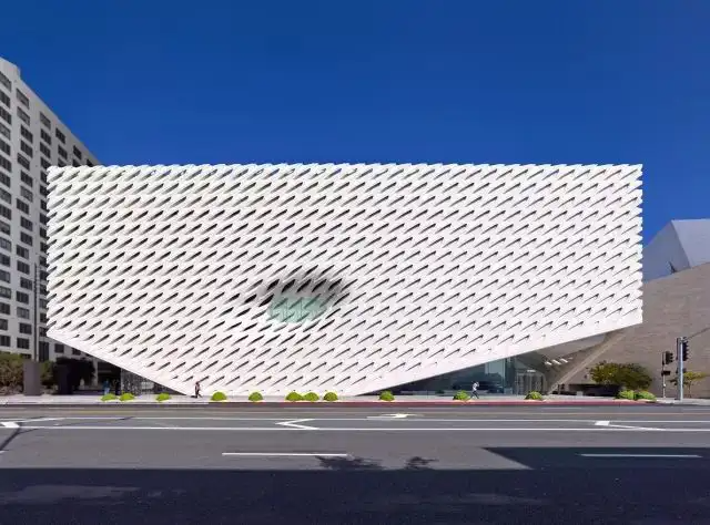 五条人新海报出炉/传奇建筑师Ricardo Scofidio离世/Meta 推出新款Coperni智能太阳镜（图ZMTUwNDQyMjA=） - 资讯 - 站酷设计师站酷资讯原创素材 - 站酷ZCOOL