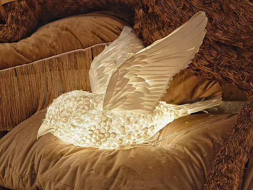 灯光装置艺术：城市夜晚的梦幻织锦