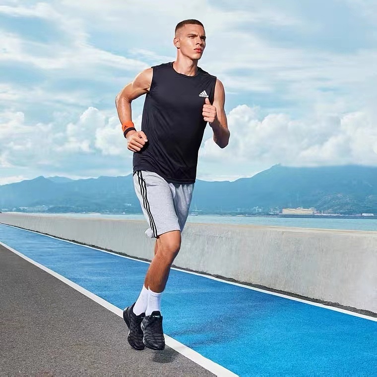 运动感的外籍男模