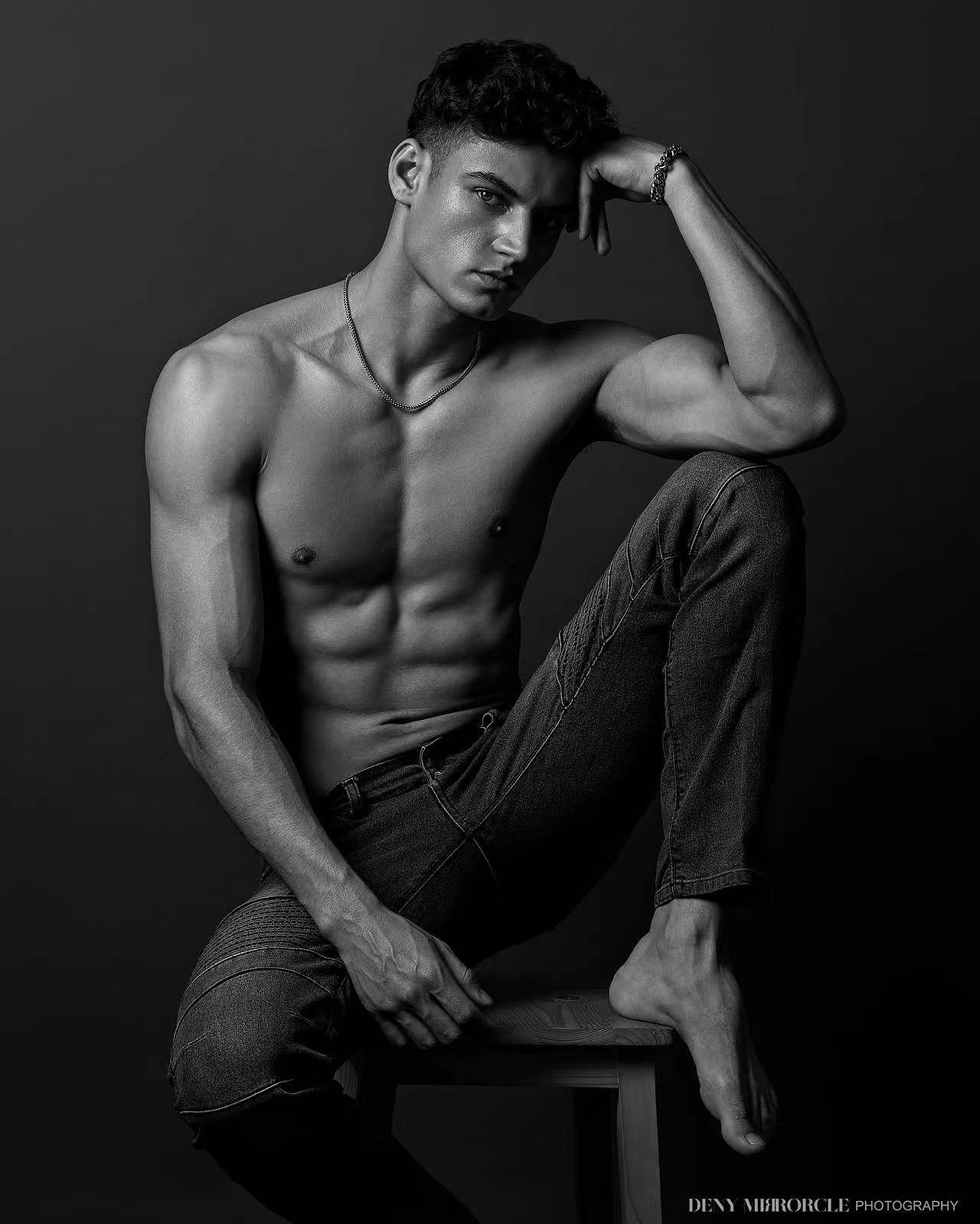 广州质感硬朗男外模巴西男模薄肌男孩内裤拍摄小麦色（图ZMzg3NTAwNTQ4） - 品牌 - 站酷设计师优思外模经纪didi原创素材 - 站酷ZCOOL