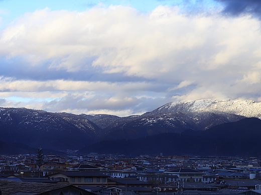 《香格里拉日照雪山》