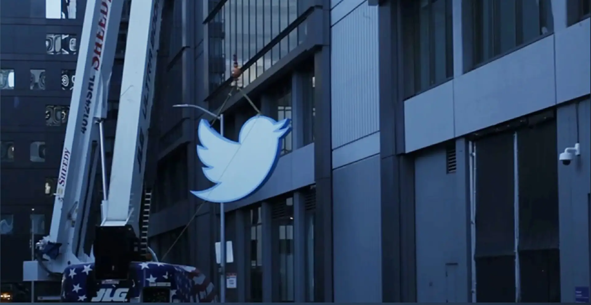 Twitter 总部大楼“小鸟标志 ”再被拍卖/2025国誉设计大奖揭晓/Roblox推出模型Cube（图ZMTUwNDgzMzY=） - 资讯 - 站酷设计师站酷资讯原创素材 - 站酷ZCOOL