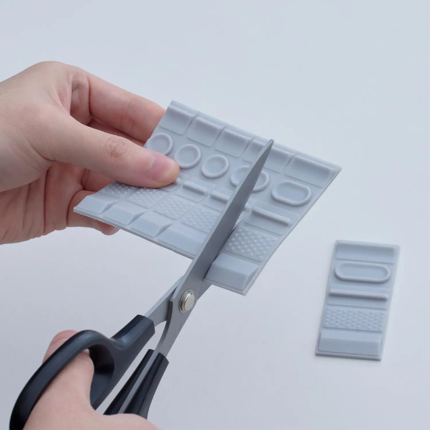 Twitter 总部大楼“小鸟标志 ”再被拍卖/2025国誉设计大奖揭晓/Roblox推出模型Cube（图ZMTUwNDgzNjg=） - 资讯 - 站酷设计师站酷资讯原创素材 - 站酷ZCOOL