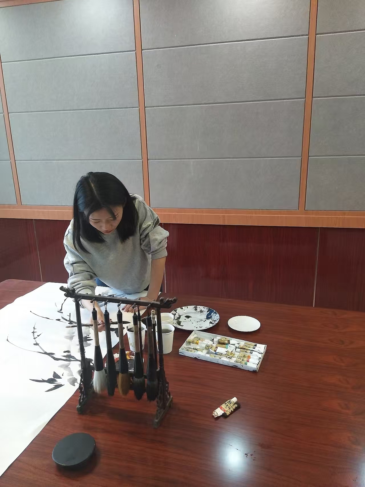 吴俊彬大师辅导女儿吴晗玥成为一所大学美术老师的成功