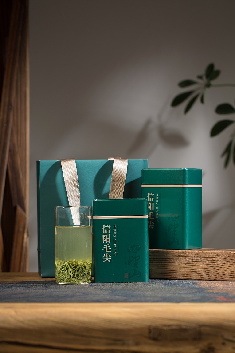 四望山信阳毛尖铁盒包装-产品拍摄（图ZMzg3NjMzNzQw） - 产品摄影 - 站酷设计师艺术联盟原创素材 - 站酷ZCOOL