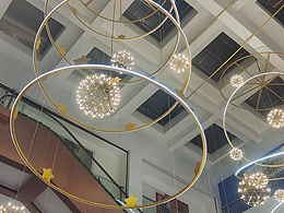 商場(chǎng)中庭互動(dòng)美陳：以創(chuàng)意為筆，繪就商業(yè)新畫卷