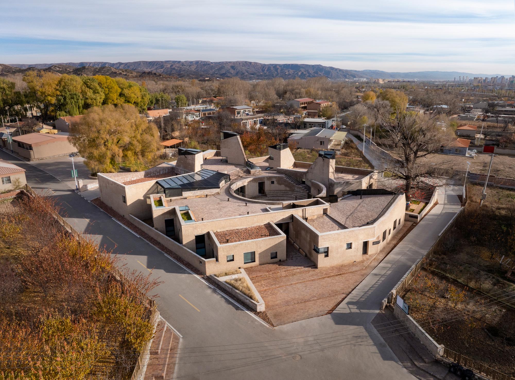 吴彦祖首家咖啡店亮相成都/QS世界大学艺术与设计学科排名发布/2024 美国砖建筑奖揭晓