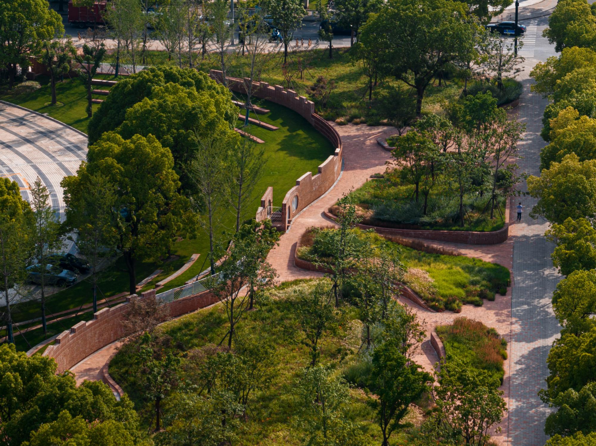 吴彦祖首家咖啡店亮相成都/QS世界大学艺术与设计学科排名发布/2024 美国砖建筑奖揭晓