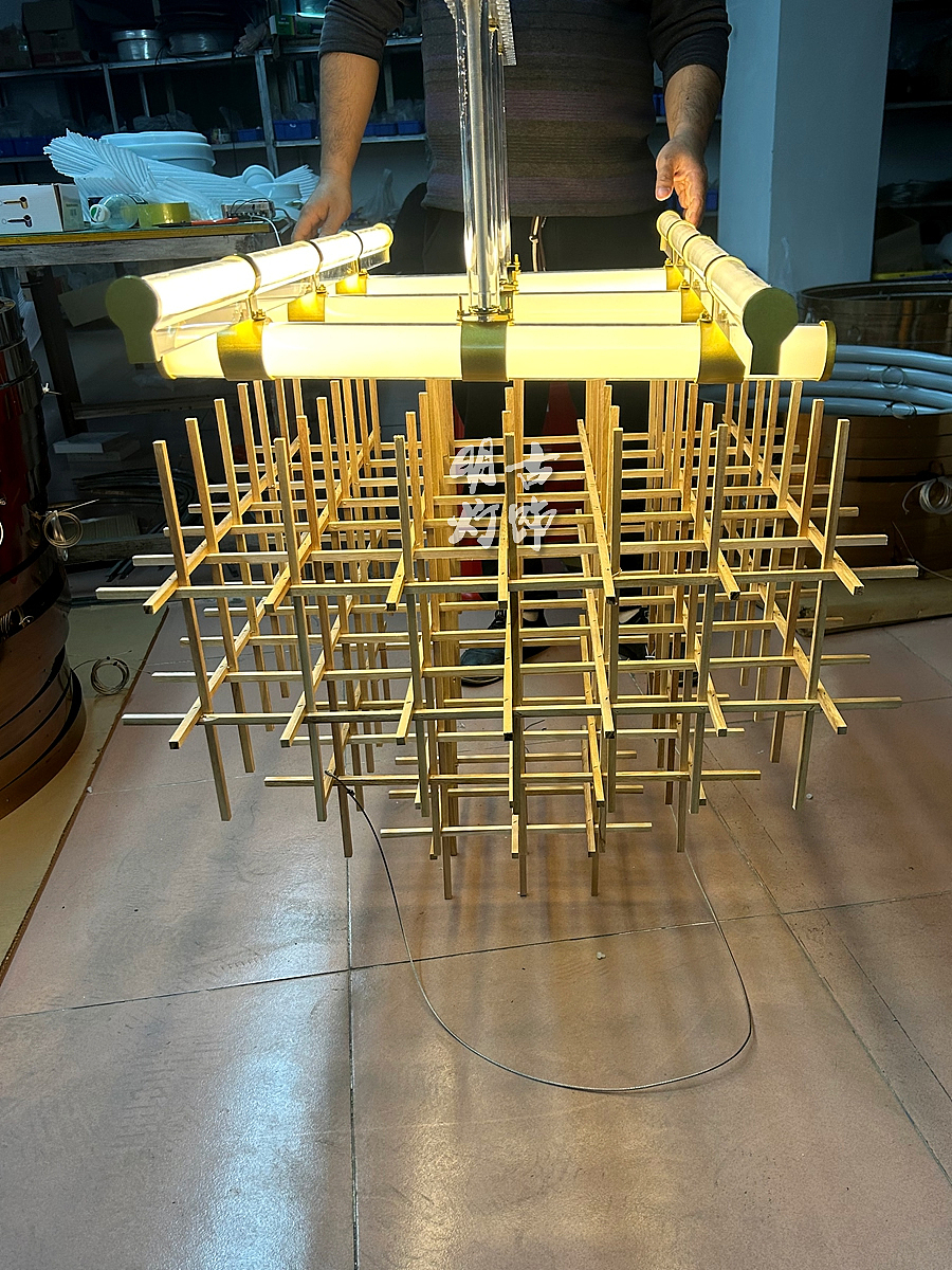 打破常规,木艺与亚克力的碰撞新款屋檐吊灯呈现