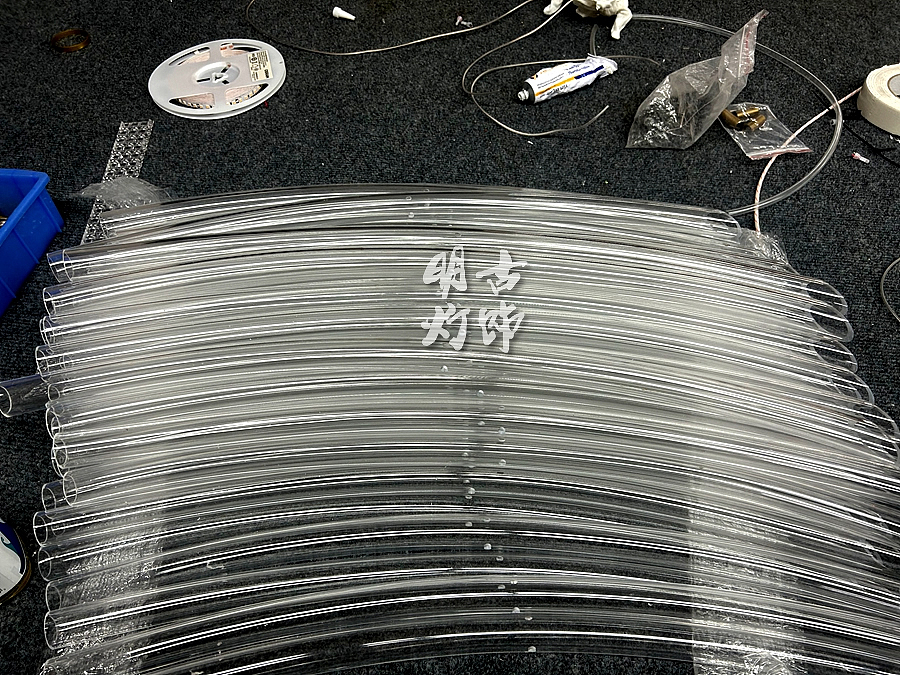 打破常规,木艺与亚克力的碰撞新款屋檐吊灯呈现