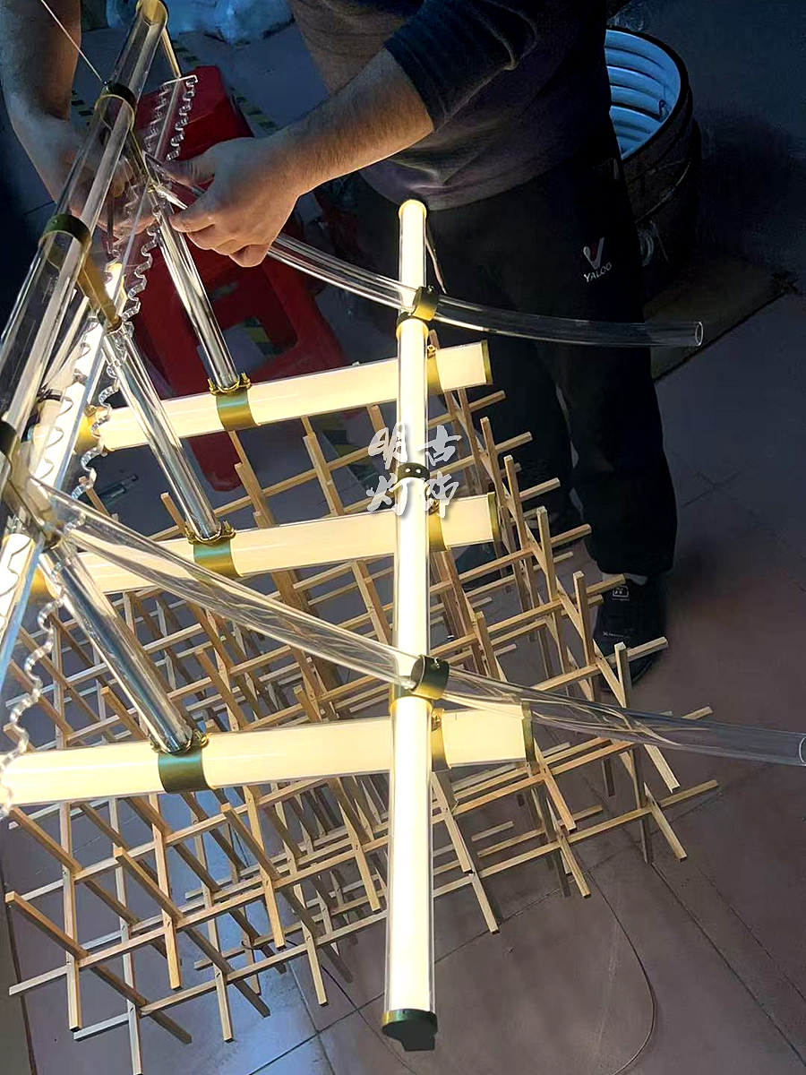 打破常规,木艺与亚克力的碰撞新款屋檐吊灯呈现