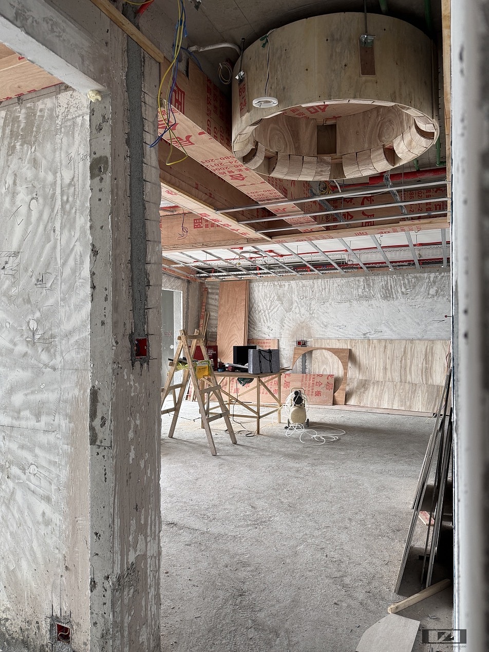 色卡现场PK！斜顶天花未封板前的关键较真