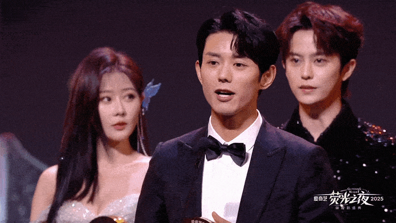 爱奇艺《荧光之夜》现场视觉