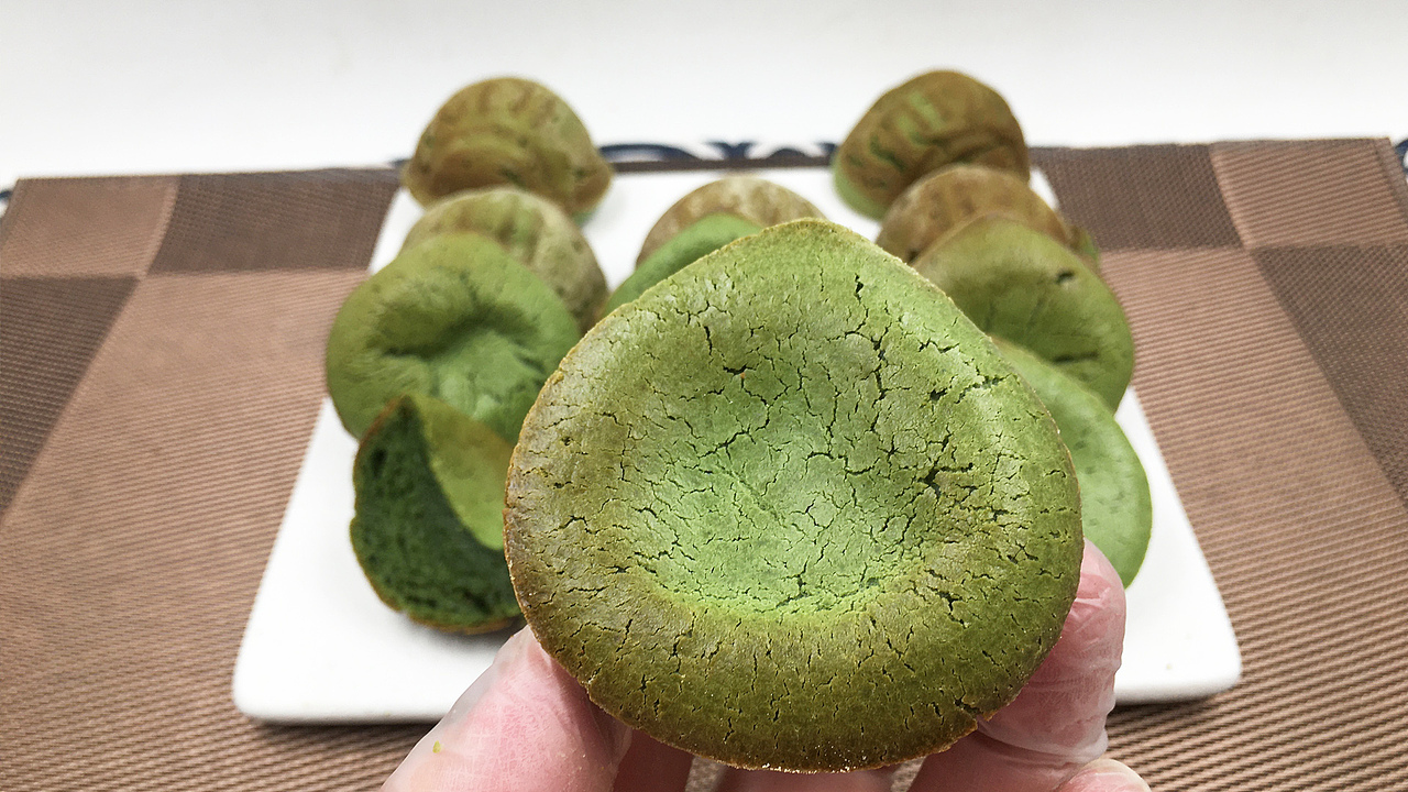 抹茶黄油栗子造型糯米糕,软糯 Q 弹,一口爱上。