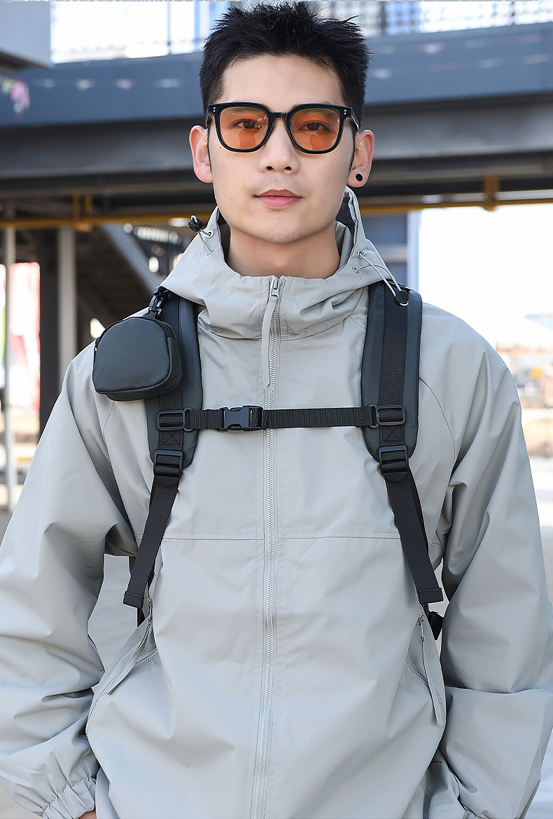 潮酷风格覆膜双背拍摄